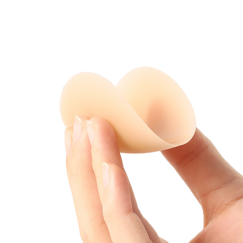 Designed for comfort and confidence, these self-adhesive covers allow you to wear any outfit without the worry of exposure or bra lines. Their gentle, secure adhesion stays in place throughout the day while remaining easy to remove. Ideal for everyday wear, special occasions, or performance outfits, they provide a practical, stylish, and comfortable solution for every wardrobe.